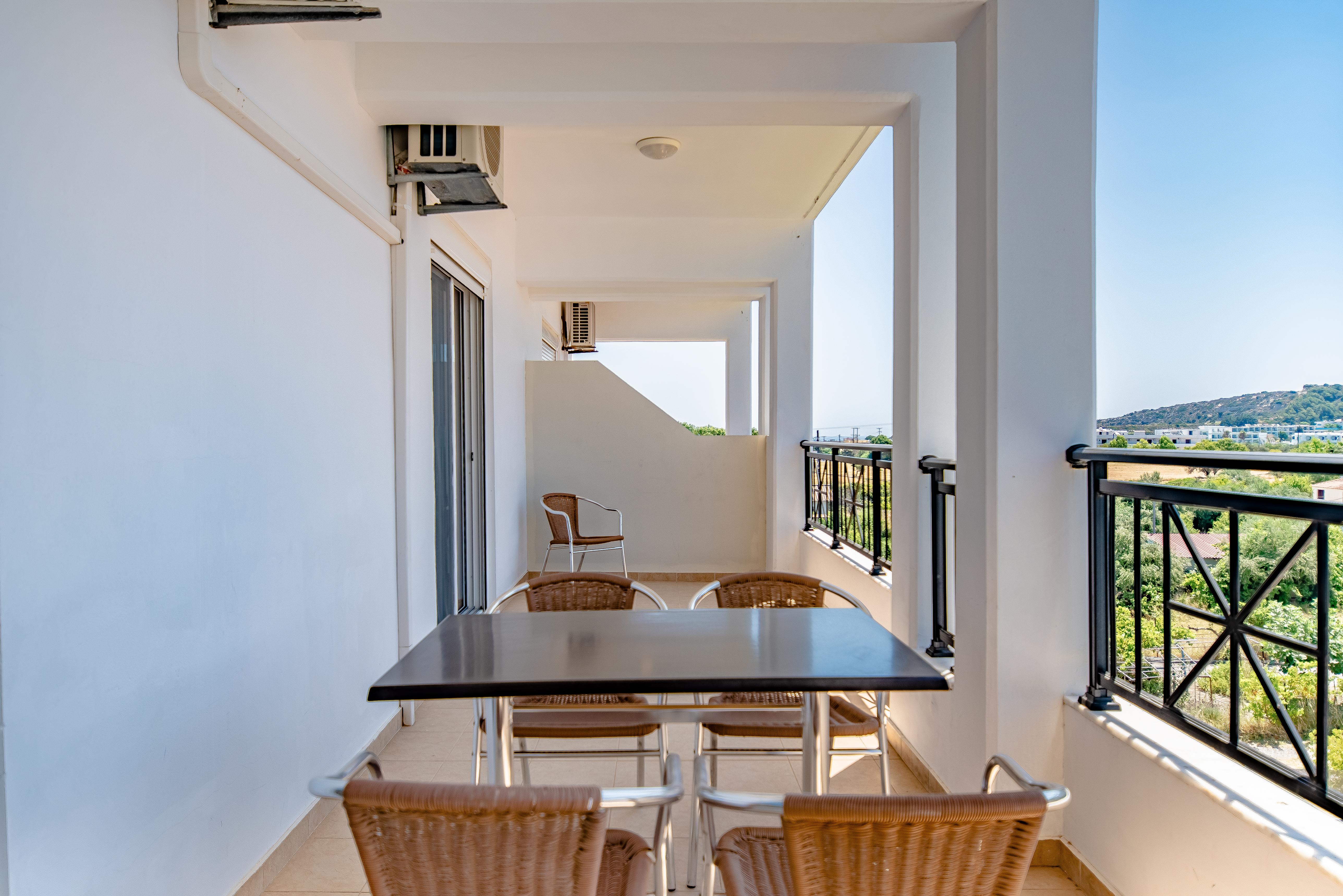 Bright Star Aparthotel 3*